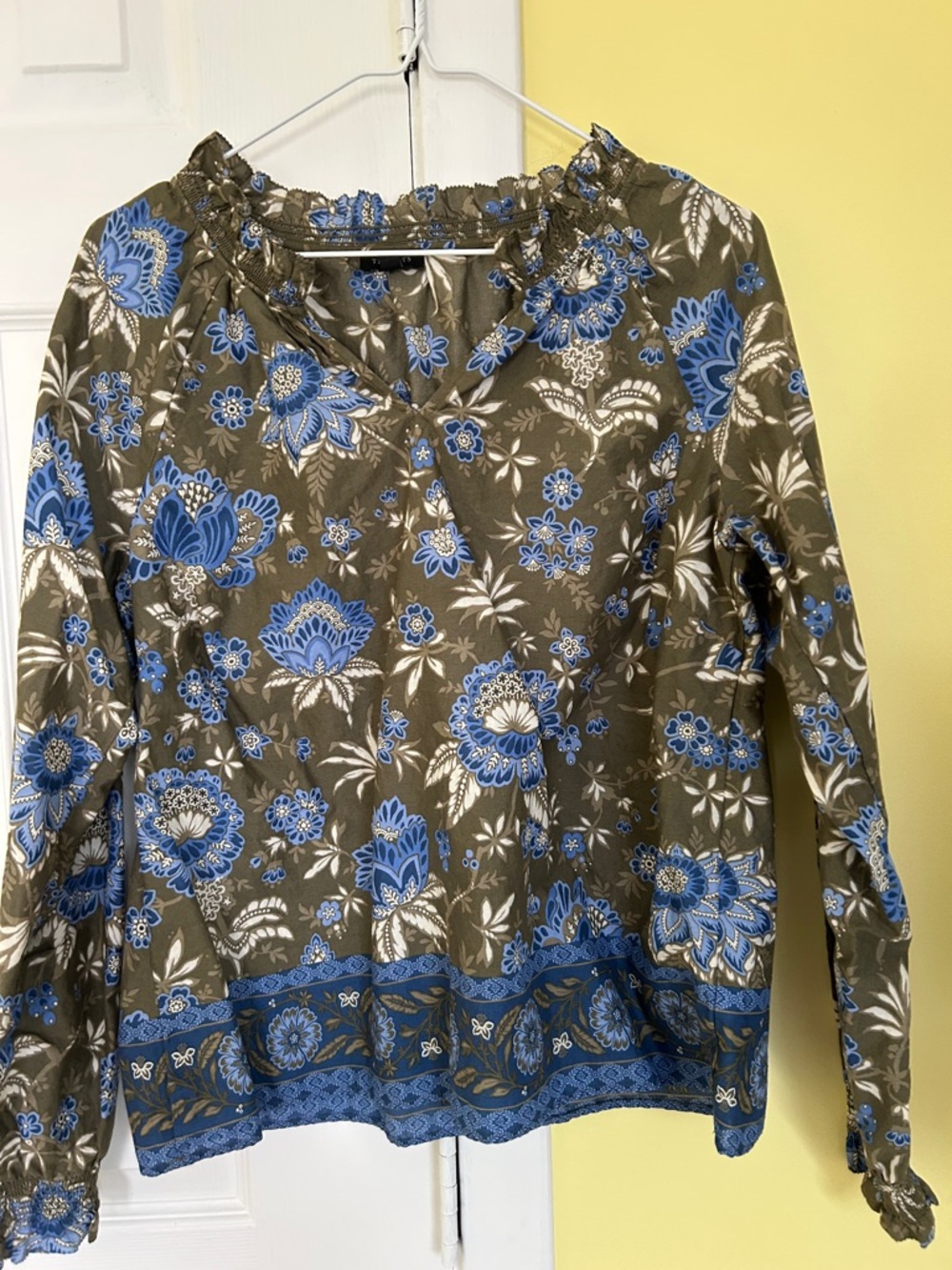 Talbots Olive and Blue Floral Peasant Top | size Medium | worn only 1 time - Picture 7 of 7
